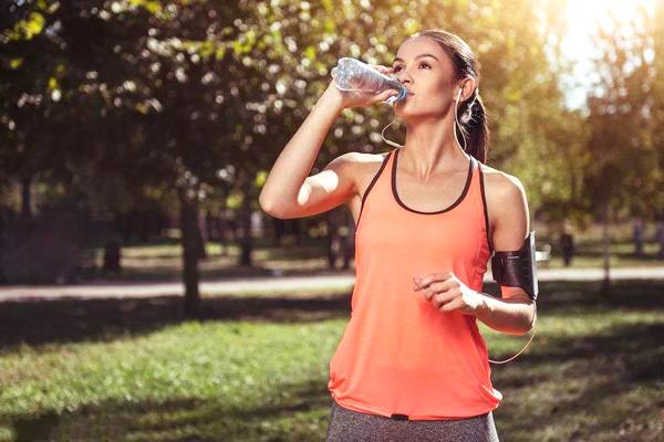 夏天到了喝什么水好呢，國林凈水器告訴您最佳飲水方式