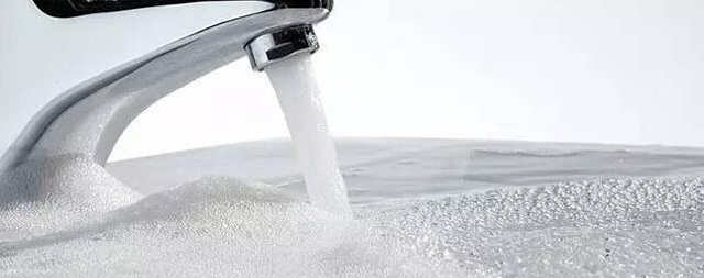 安裝直飲水機(jī)之初或更換濾芯后開始出水會(huì)有泡泡正常嗎